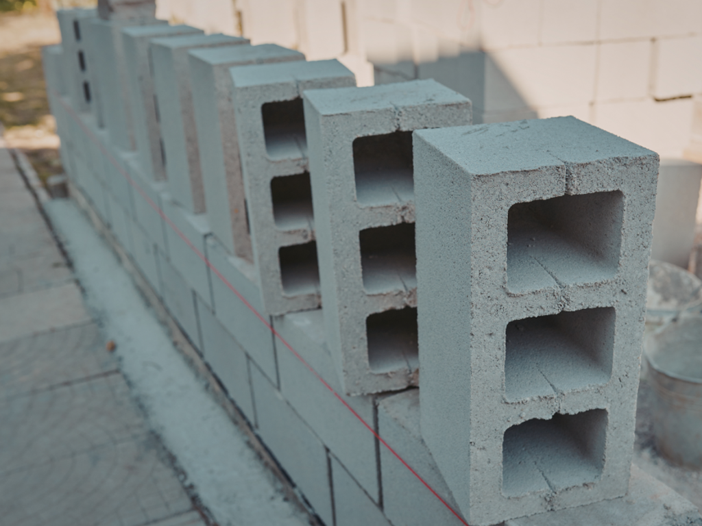 Como escolher o tipo ideal de bloco de concreto para sua obra sem comprometer a estrutura
